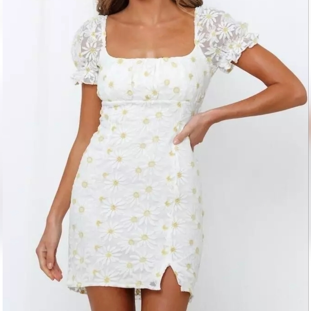 Hello Molly‎ Exact Details Floral Mini Dress